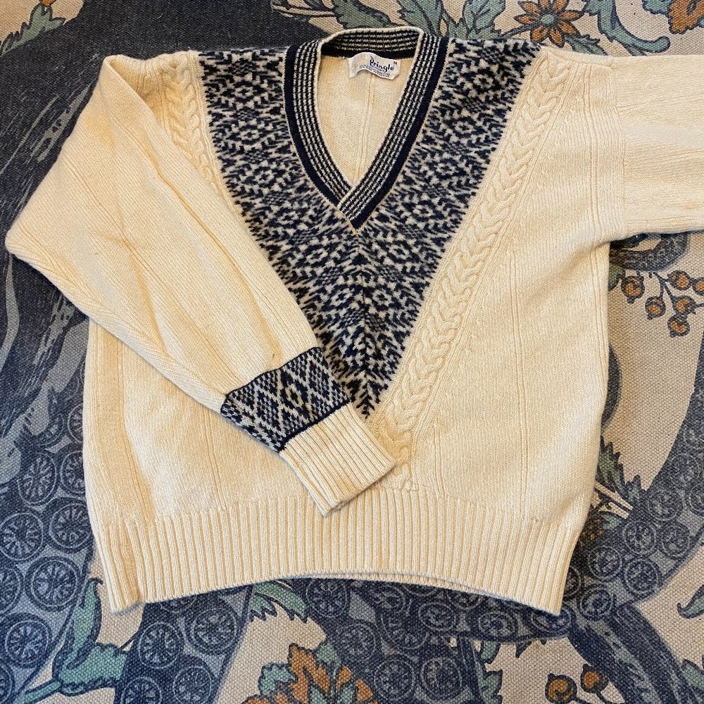 Vintage Pringle wool sweater Unisex V-neck
